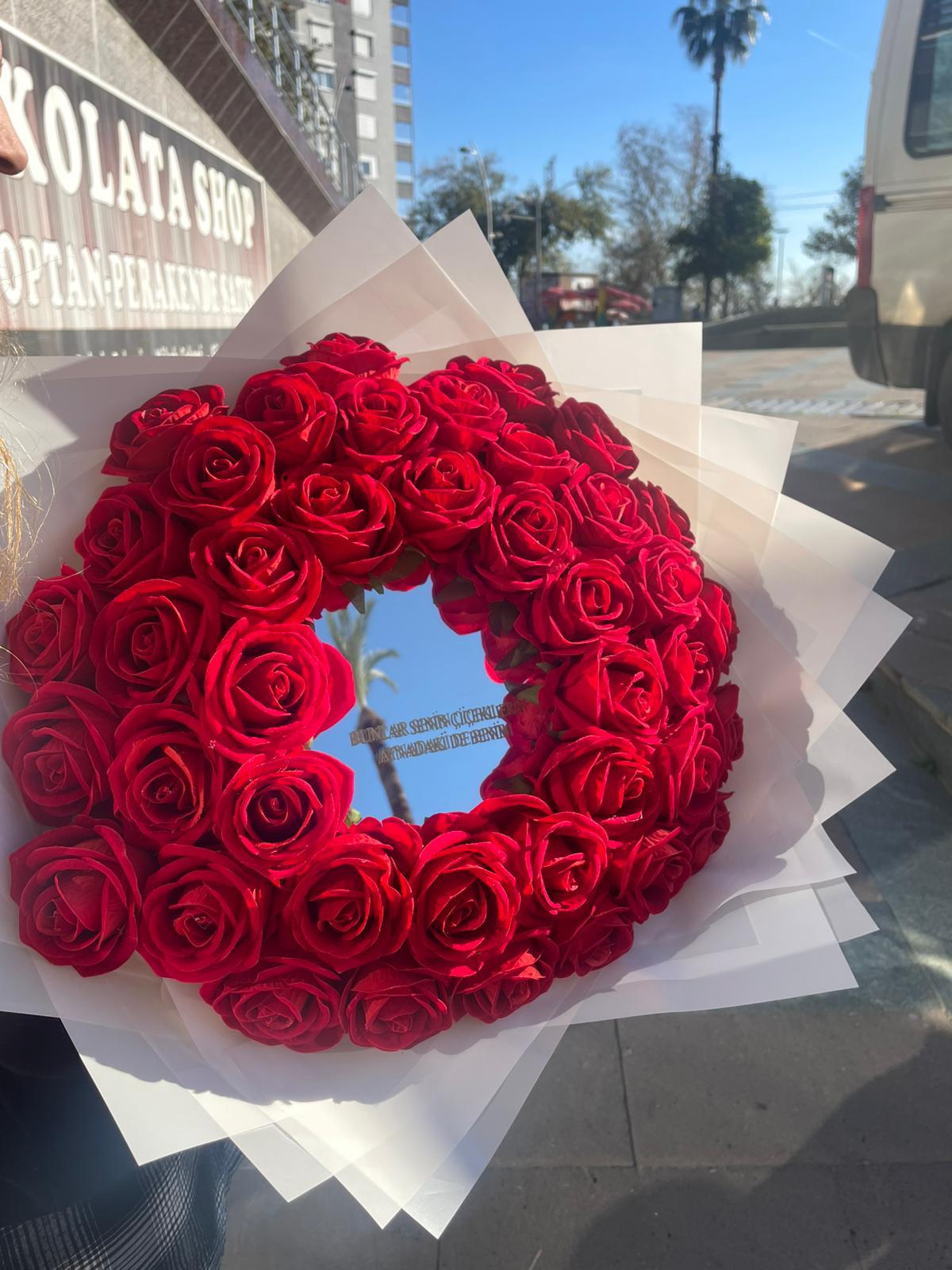 aynalı isteme çiçeği