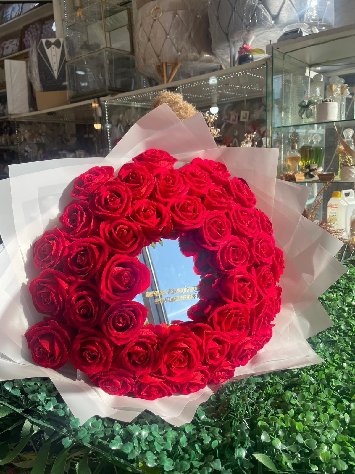 aynalı isteme çiçeği